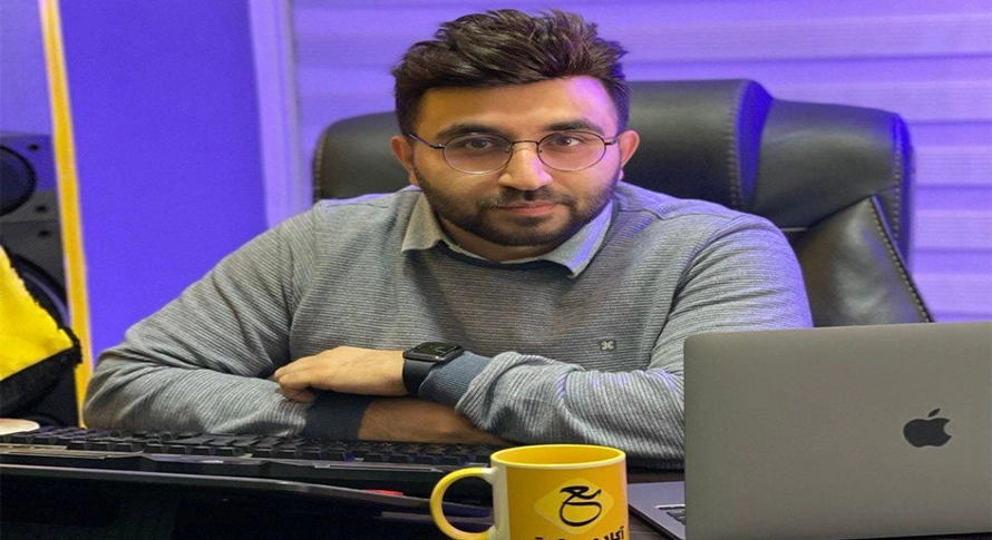 سینا عزتی